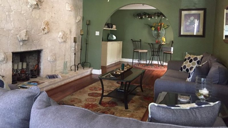 Mango Inn Bed and Breakfast, room with private jacuzzi, photo 8