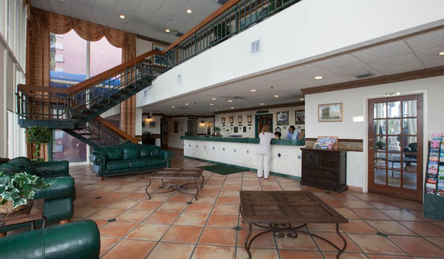 Miami Gardens Inn & Suites, room with private jacuzzi, photo 7