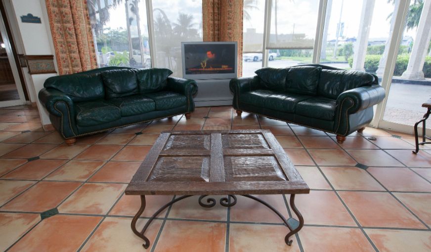 Miami Gardens Inn & Suites, room with private jacuzzi, photo 8