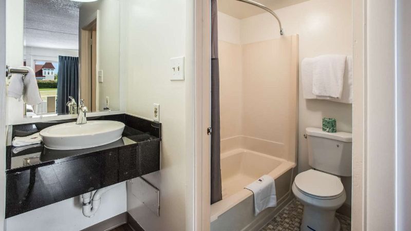 Motel 6 Somers Point, NJ – Ocean City/Wild Wood Beach, room with private jacuzzi, photo 4