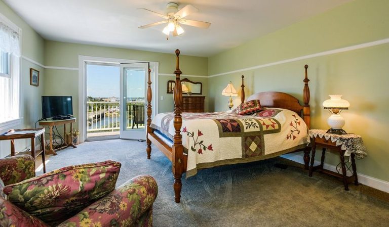 Payne’s Harbor View Inn
