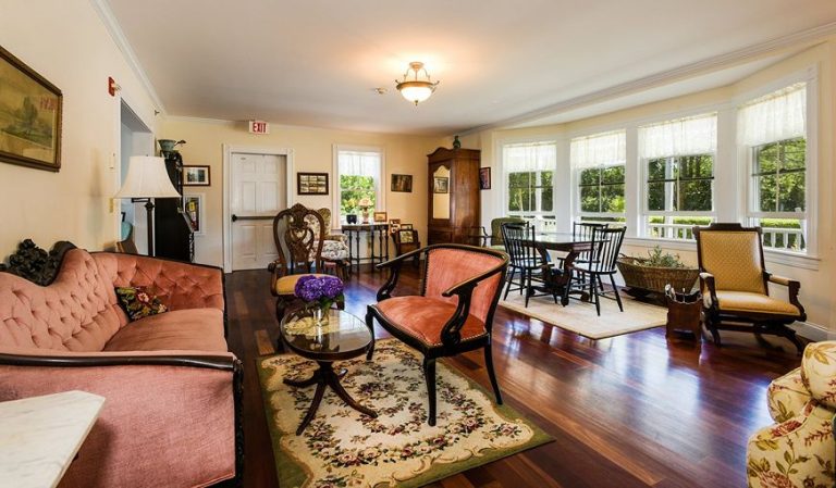 Payne’s Harbor View Inn
