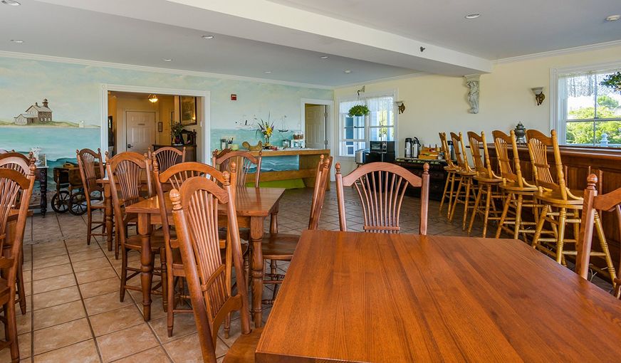Payne’s Harbor View Inn, room with private jacuzzi, photo 6