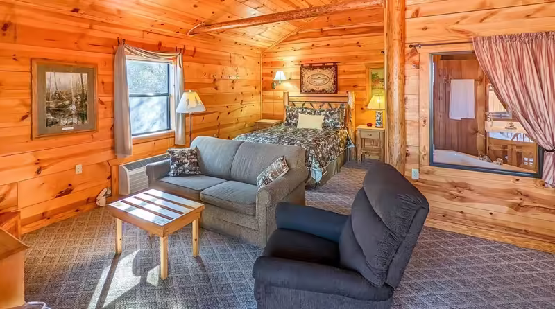 Pinewood Wilderness Way, cabin with a private hot tub, photo 3