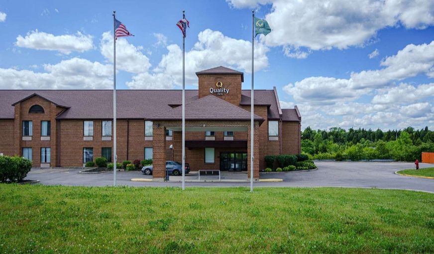 Quality Inn I-75 West Chester-North Cincinnati, room with private jacuzzi, photo 6