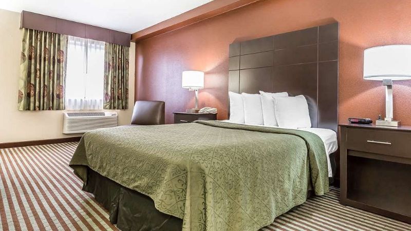 Quality Inn Mount Vernon, Il, room with private jacuzzi, photo 2