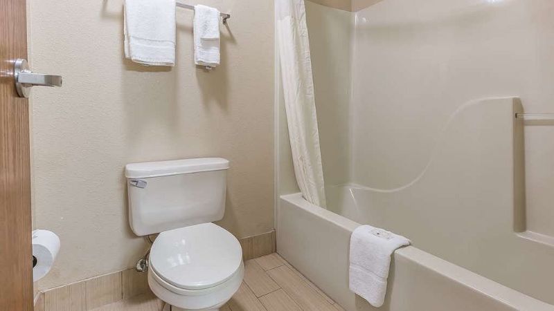 Quality Inn Mount Vernon, Il, room with private jacuzzi, photo 4