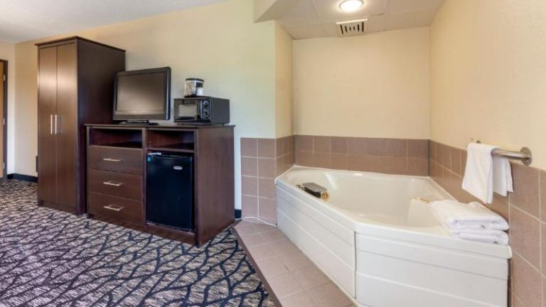 Quality Inn Oskhosh