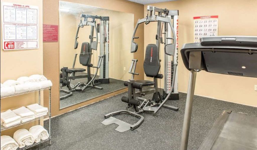 Quality Inn & Suites Columbus, room with private jacuzzi, photo 8