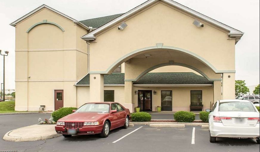 Quality Inn & Suites Columbus, room with private jacuzzi, photo 6