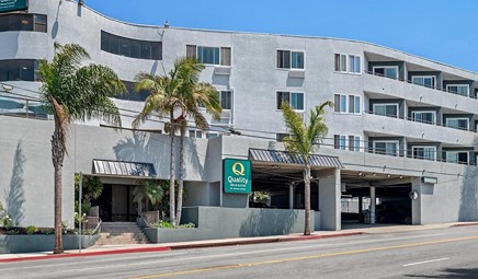 Quality Inn & Suites Hermosa Beach, room with private jacuzzi, photo 1