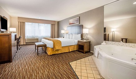 Quality Inn & Suites Hermosa Beach, room with private jacuzzi, photo 8