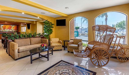Quality Inn & Suites Westminster Seal Beach, room with private jacuzzi, photo 6