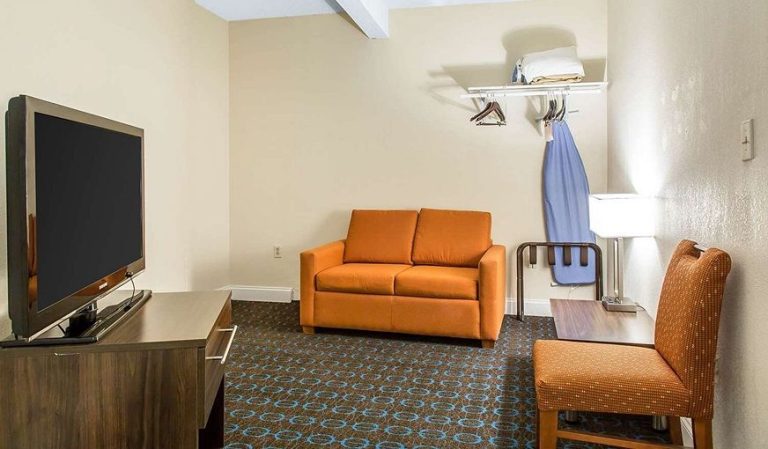 Quality Inn & Suites Middletown – Newport