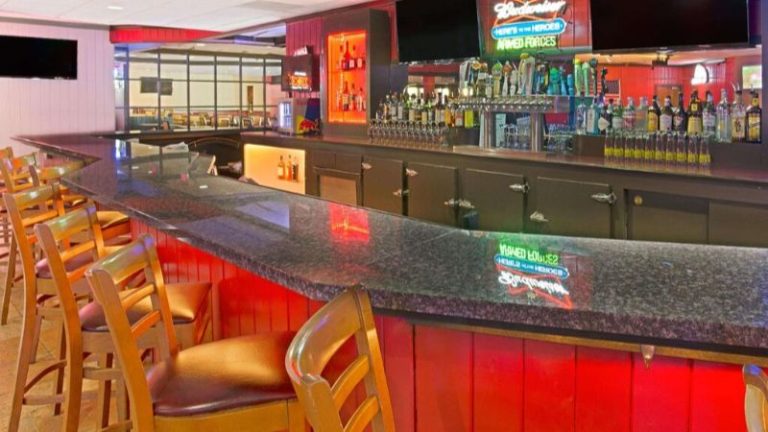 Ramada by Wyndham Waukegan/Great Lakes