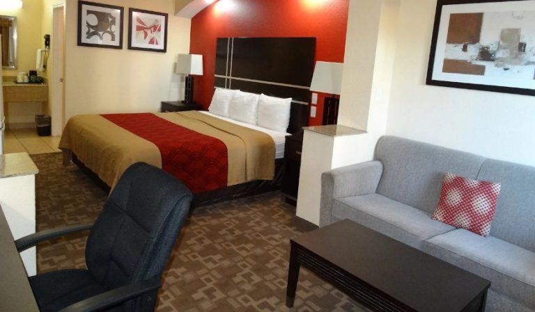 Regency Inn & Suites – Baytown