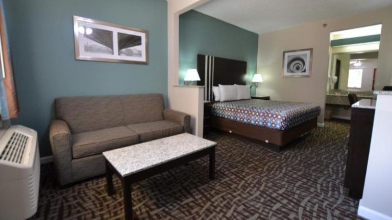 Relax Inn Motel and Suites Omaha