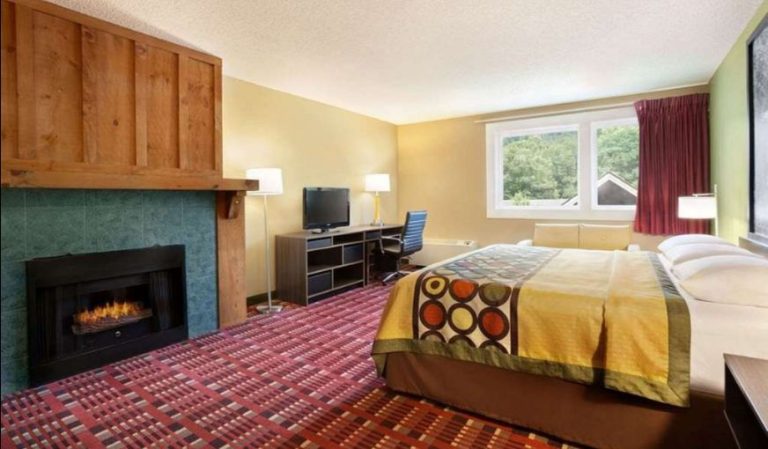 Super 8 by Wyndham Cherokee