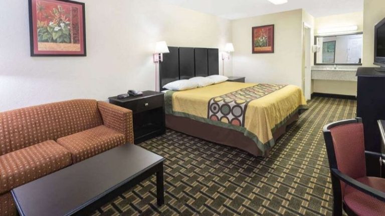 Super 8 by Wyndham Decatur/Lithonia/Atl Area