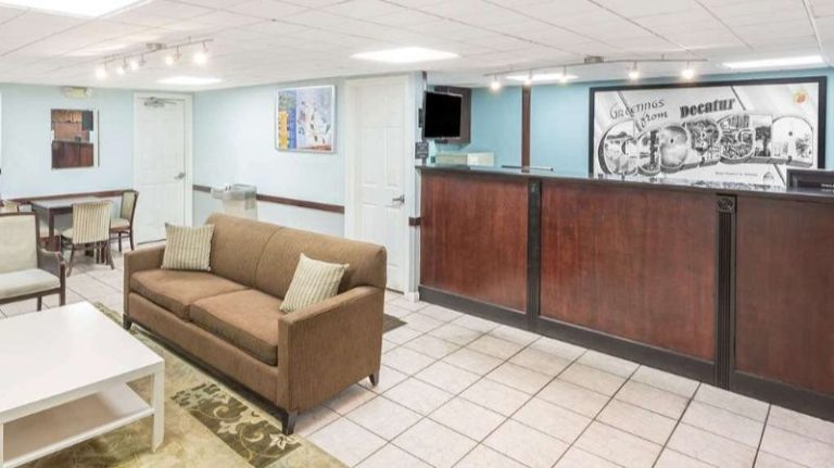Super 8 by Wyndham Decatur/Lithonia/Atl Area