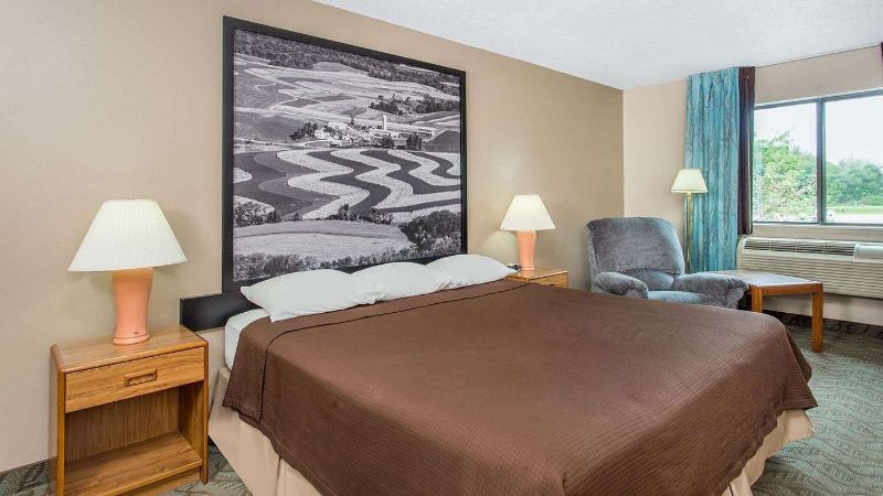 Super 8 by Wyndham Dodgeville, photo 2