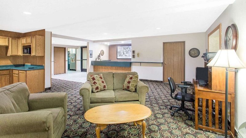 Super 8 by Wyndham Dodgeville, photo 3