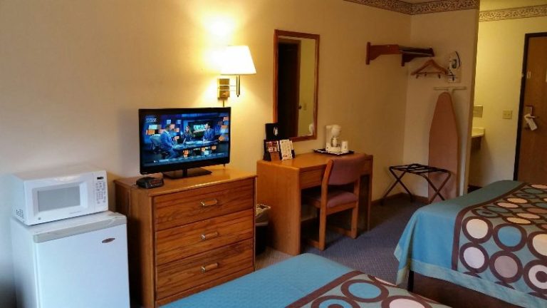 Super 8 by Wyndham Macomb