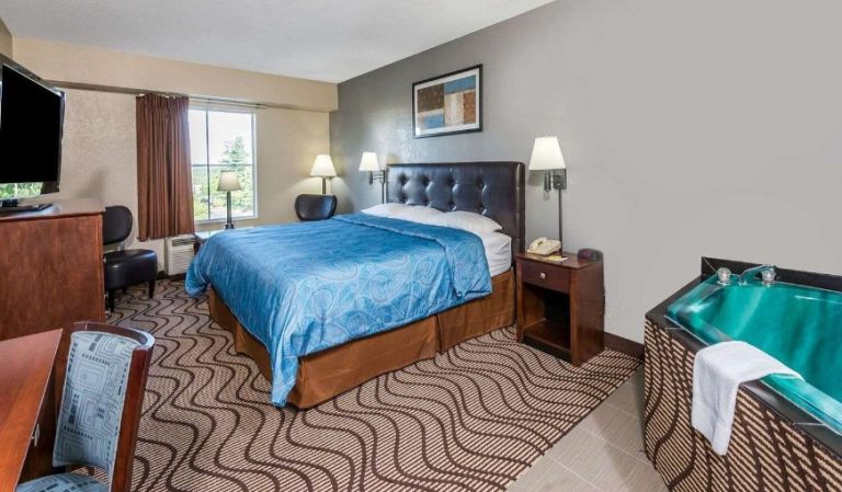 Super 8 by Wyndham Mars/Cranberry/Pittsburgh Area