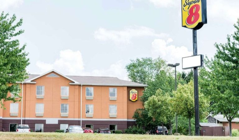 Super 8 by Wyndham Mars/Cranberry/Pittsburgh Area