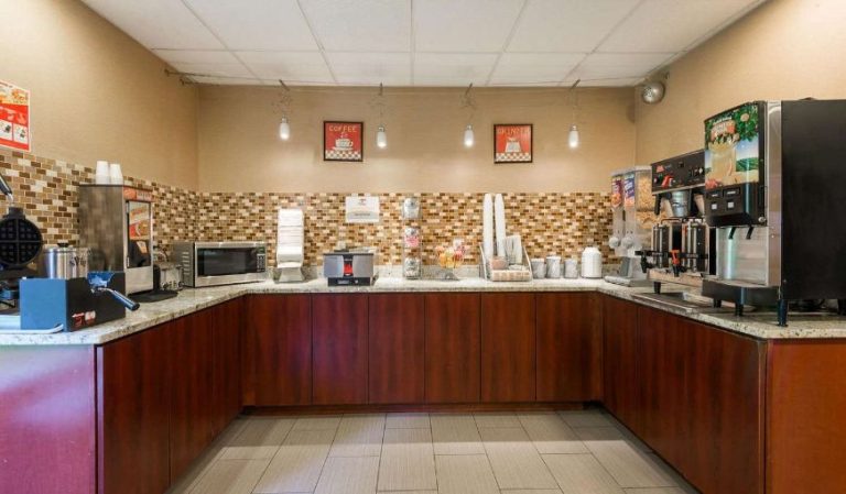 Super 8 by Wyndham Mars/Cranberry/Pittsburgh Area