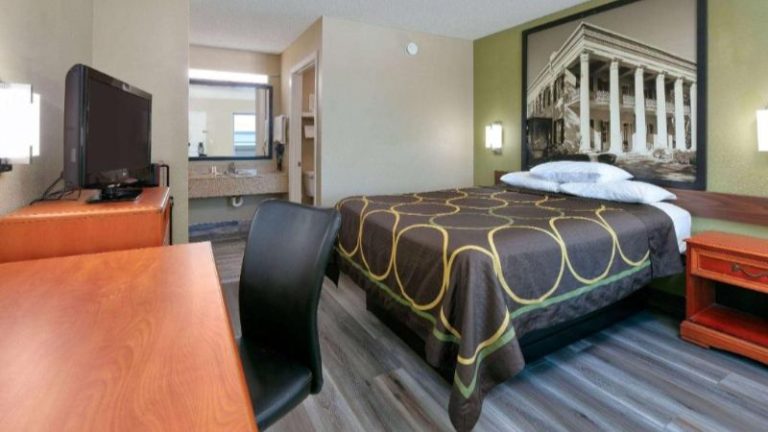 Super 8 by Wyndham Mobile/Tillmans Corner