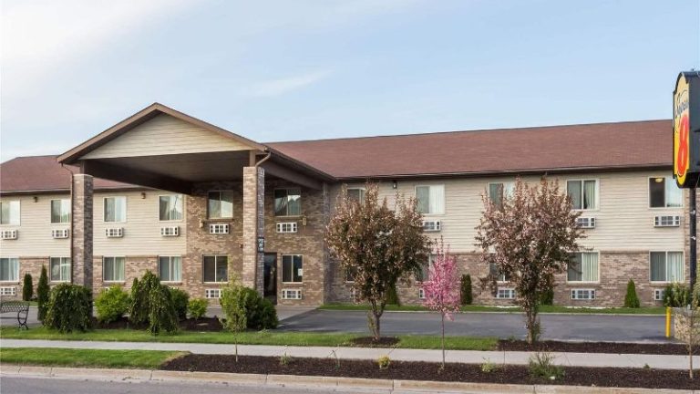 Super 8 by Wyndham Rexburg