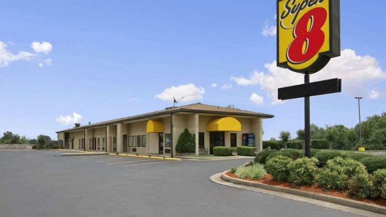 Super 8 by Wyndham Tupelo Airport