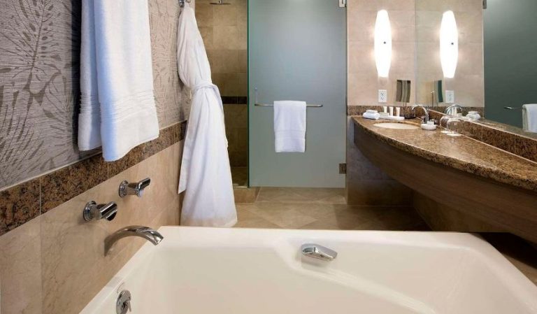 Signia by Hilton Diplomat Beach Resort