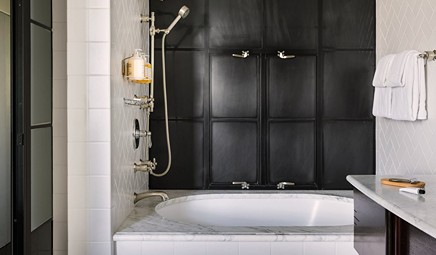 The Eden Hotel, room with private jacuzzi, photo 3