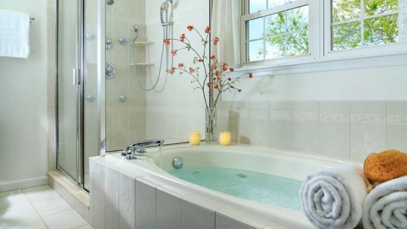 The Inn at Westwynd Farm 1 - jacuzzi hotel room