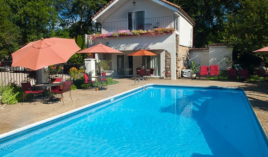 The Villa at Westerly, room with private jacuzzi, photo 6