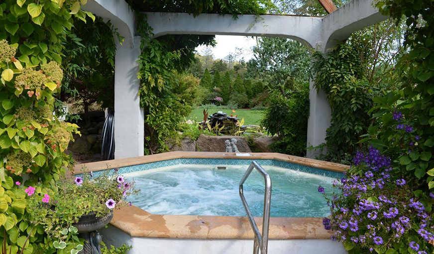 The Villa at Westerly, room with private jacuzzi, photo 7