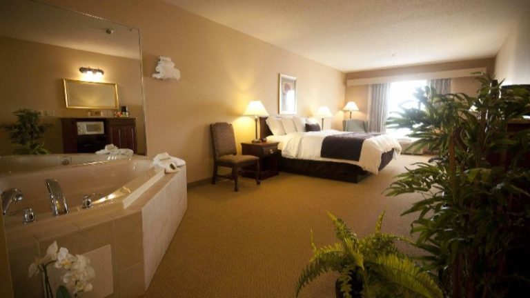 Town & Country Inn and Suites Quincy