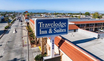 Travelodge Inn & Suites by Wyndham Bell Los Angeles Area, room with private jacuzzi, photo 5