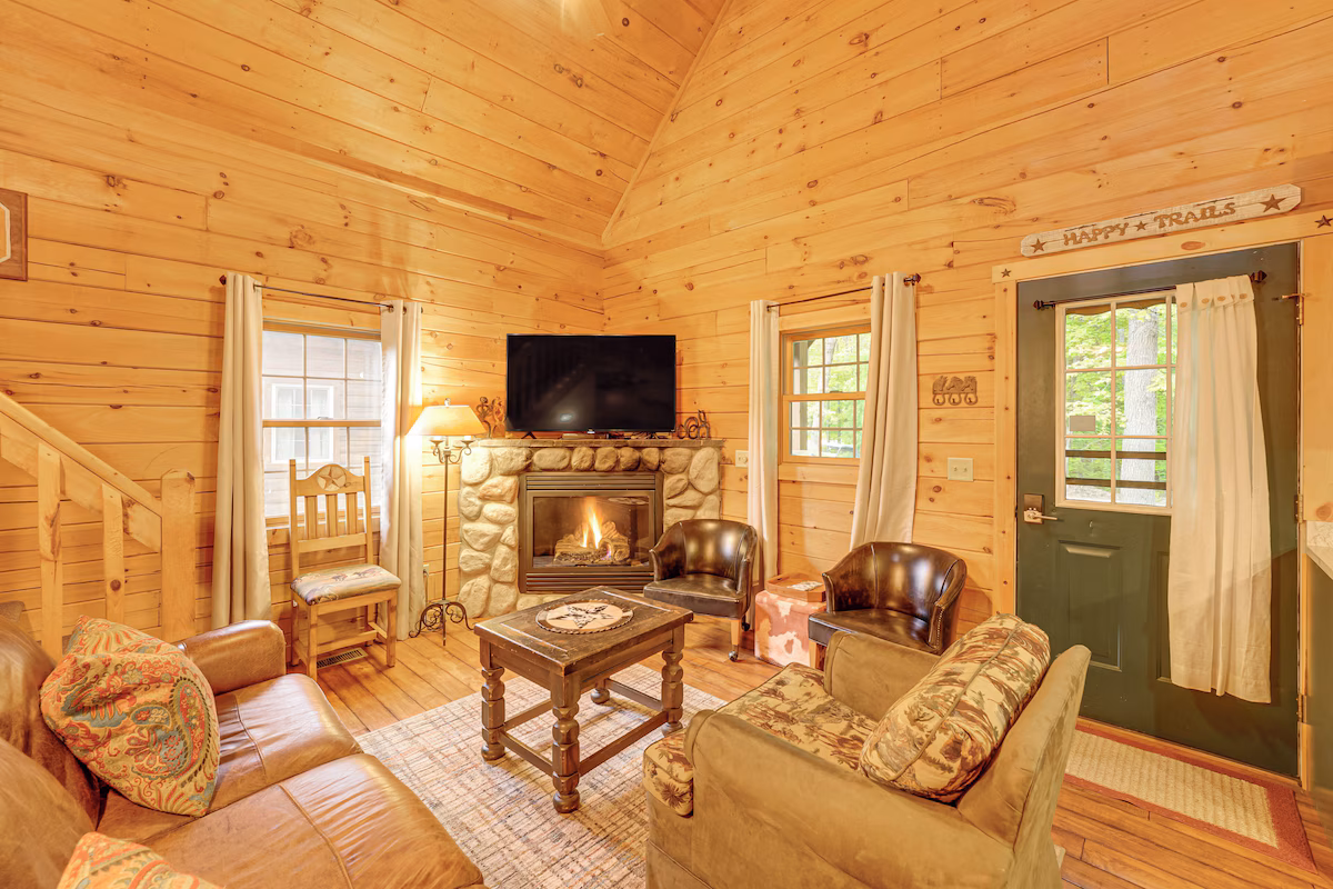 Warm & Woodsy Rothbury Escape, cabin with a private hot tub, photo 2