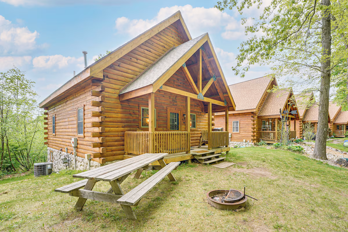 Warm & Woodsy Rothbury Escape, cabin with a private hot tub, photo 4