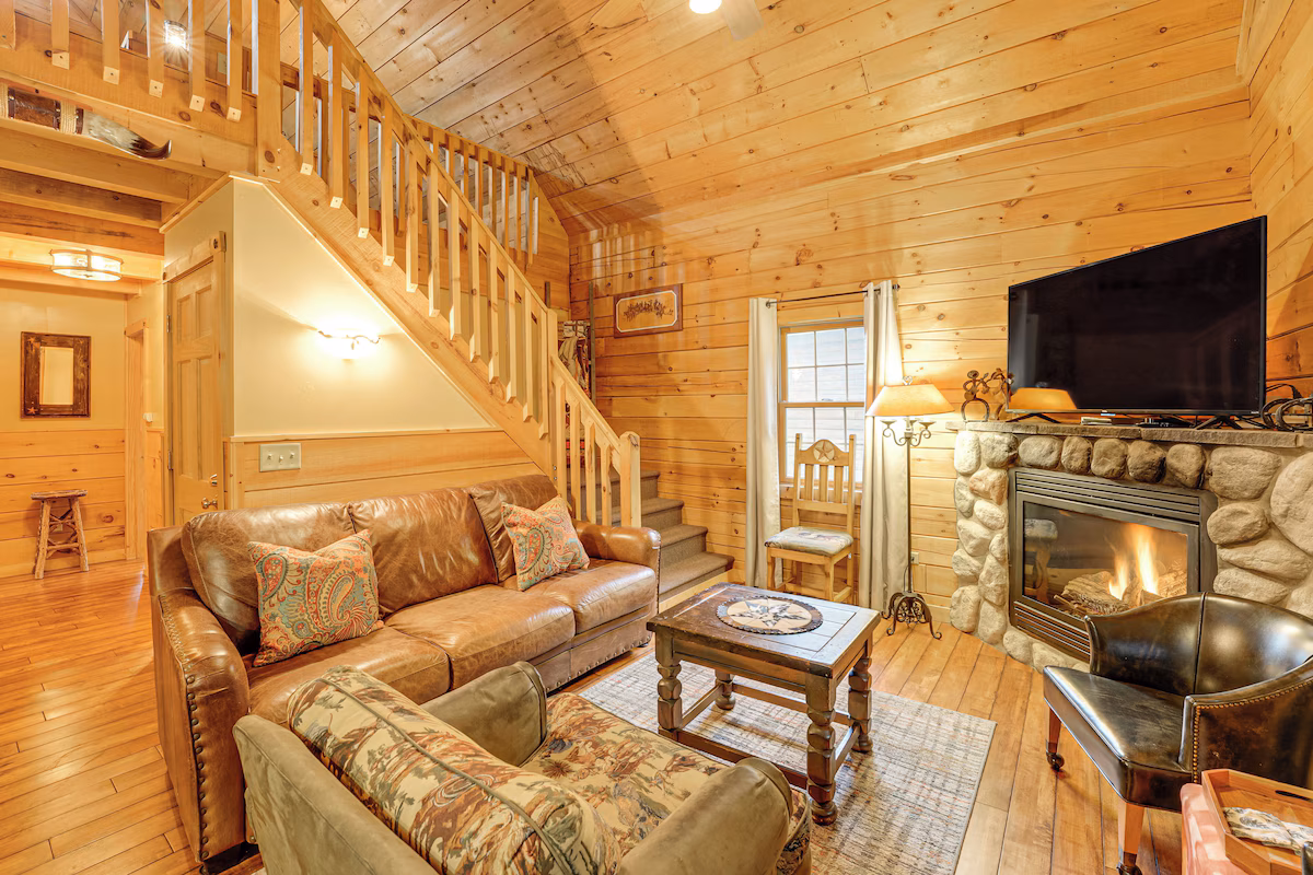 Warm & Woodsy Rothbury Escape, cabin with a private hot tub, photo 5