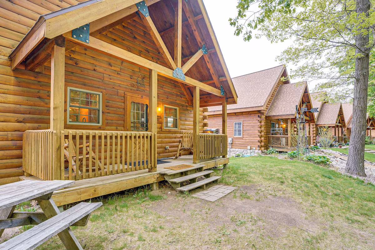 Warm & Woodsy Rothbury Escape, cabin with a private hot tub, photo 7