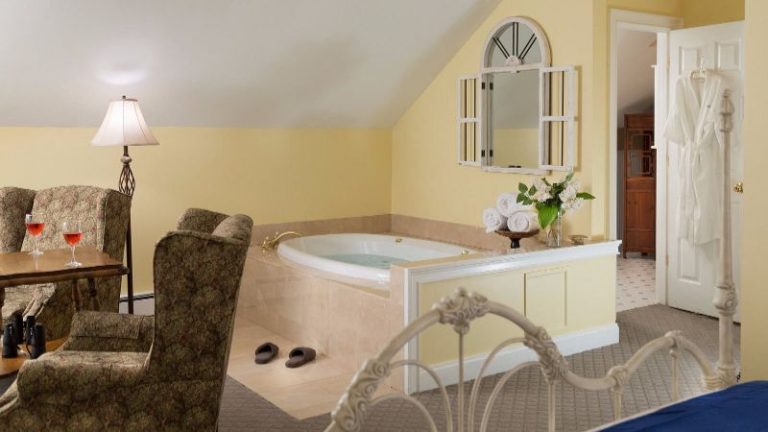 Wolf Cove Inn
