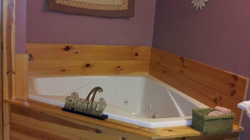Amish Blessings Cabins, cabin with a private hot tub