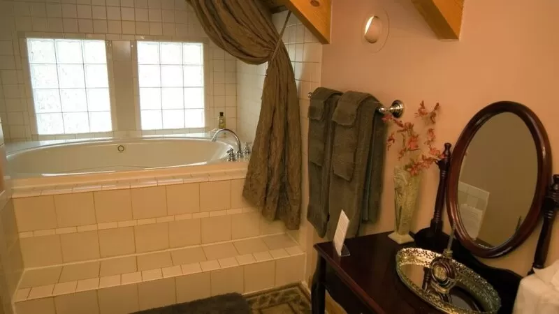 Azalea Falls Cabin, cabin with a private hot tub, photo 1