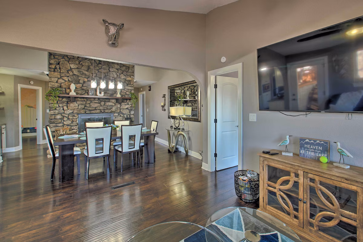 Lovely Hot Springs Escape, cabin with a private hot tub, photo 6
