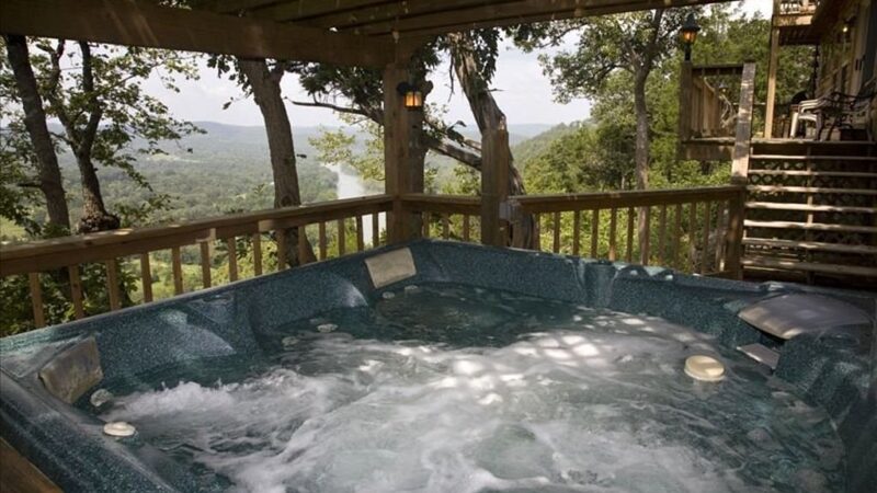 Can-U-Canoe Riverview Cabins, cabin with a private hot tub, photo 1