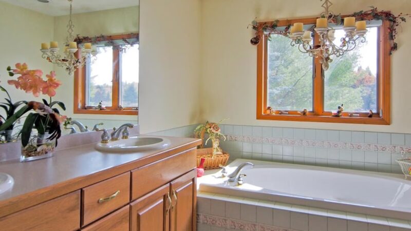 Immaculate Lakefront Home, cabin with a private hot tub
